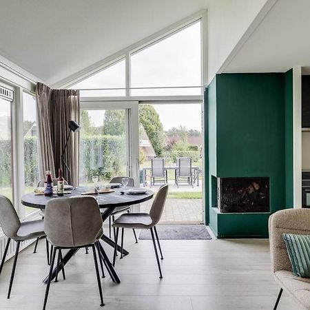Bladkoning I Trendy Huisje Met Openhaard Zwiggelte Exterior foto