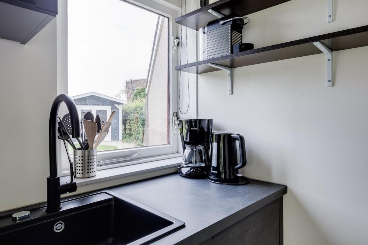 Bladkoning I Trendy Huisje Met Openhaard Zwiggelte Exterior foto
