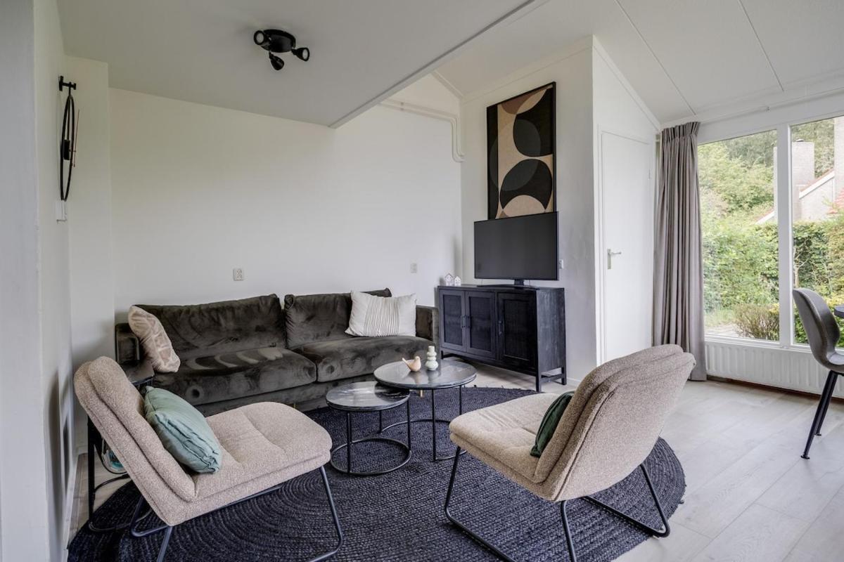 Bladkoning I Trendy Huisje Met Openhaard Zwiggelte Exterior foto