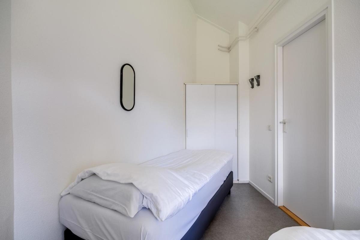 Bladkoning I Trendy Huisje Met Openhaard Zwiggelte Exterior foto