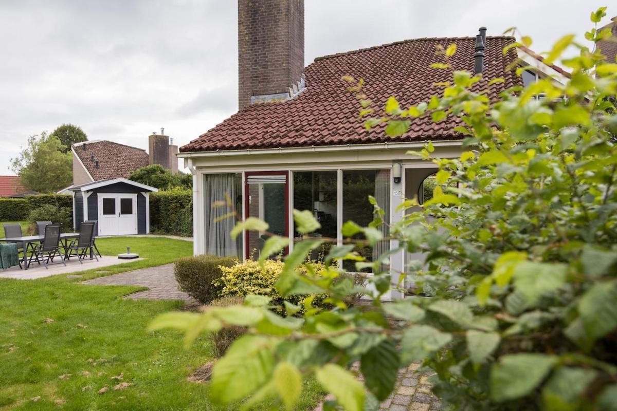 Bladkoning I Trendy Huisje Met Openhaard Zwiggelte Exterior foto